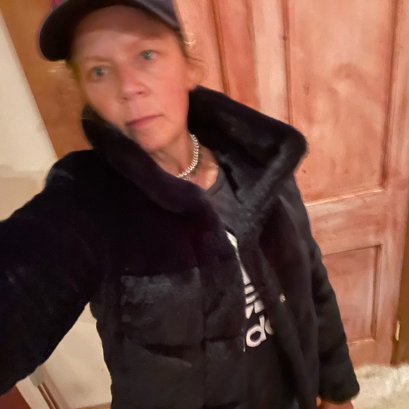 Abercrombie and fitch faux fur cropped puffer NWOT - Picture 5 of 6